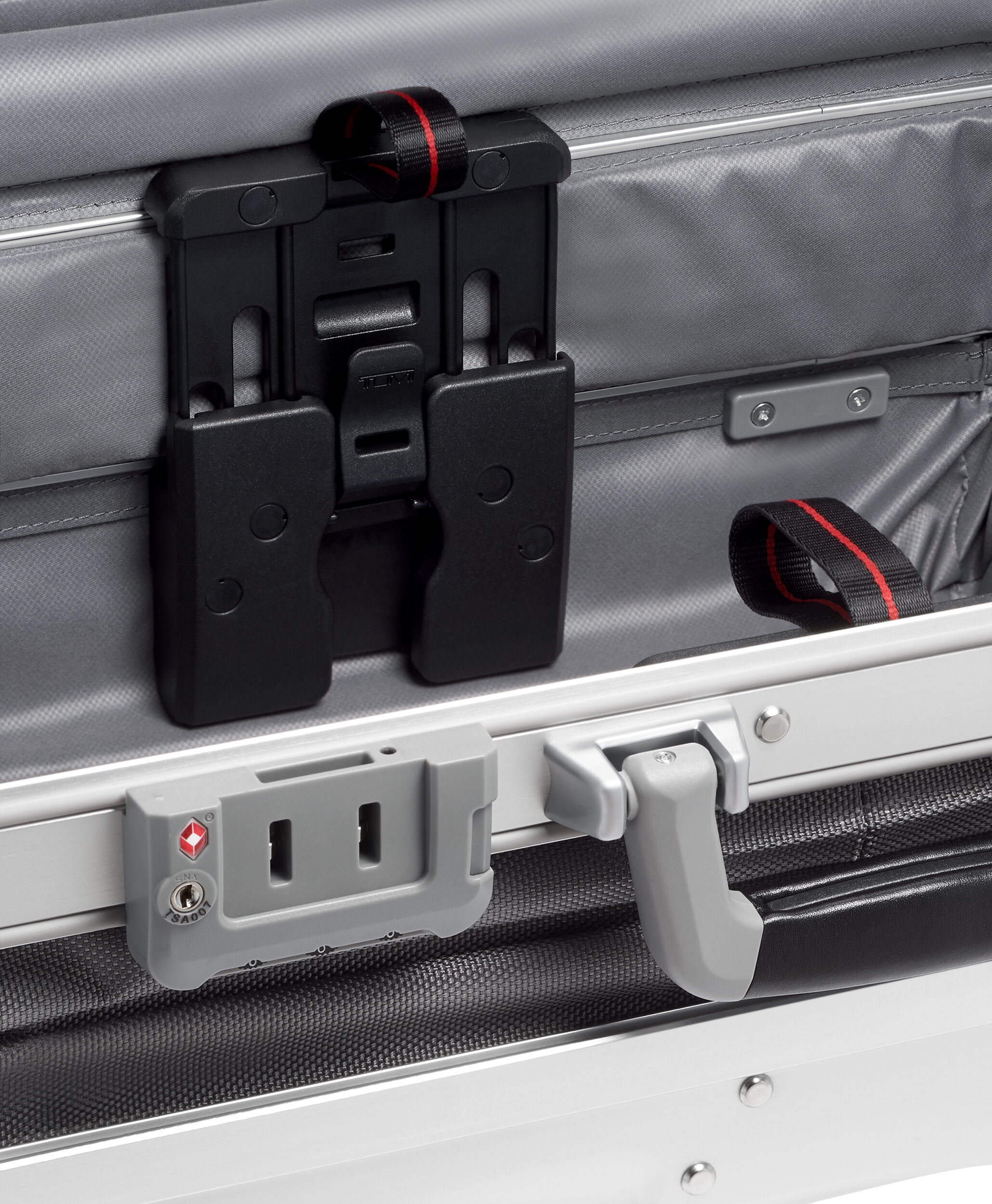 19 Degree Aluminium International Expandable Carry On 56 cm