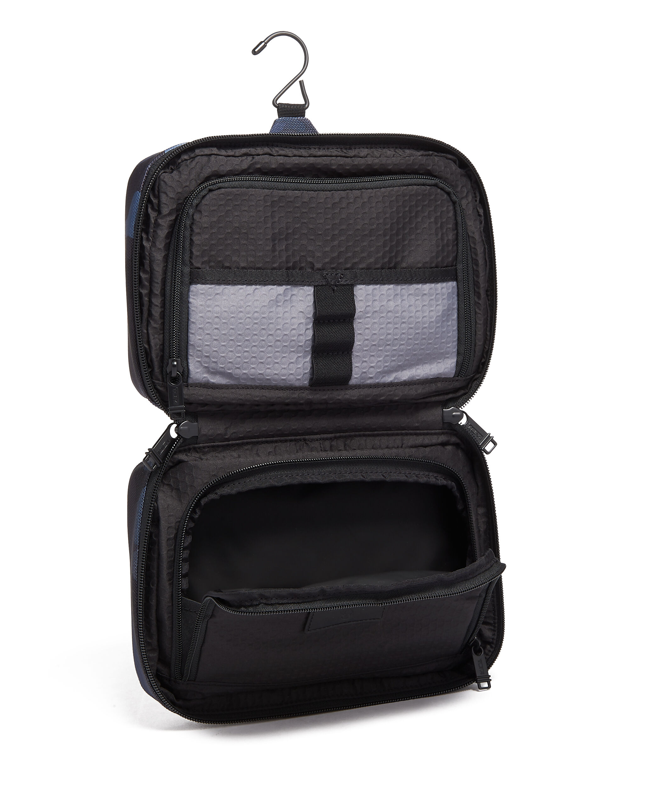 tumi toiletry bag