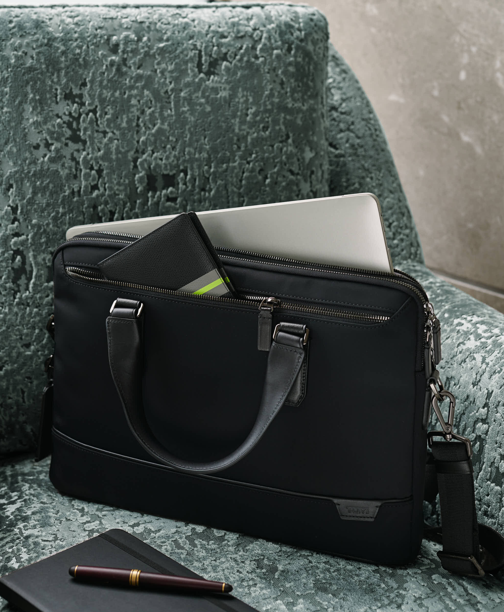 Tumi seneca slim brief leather hot sale
